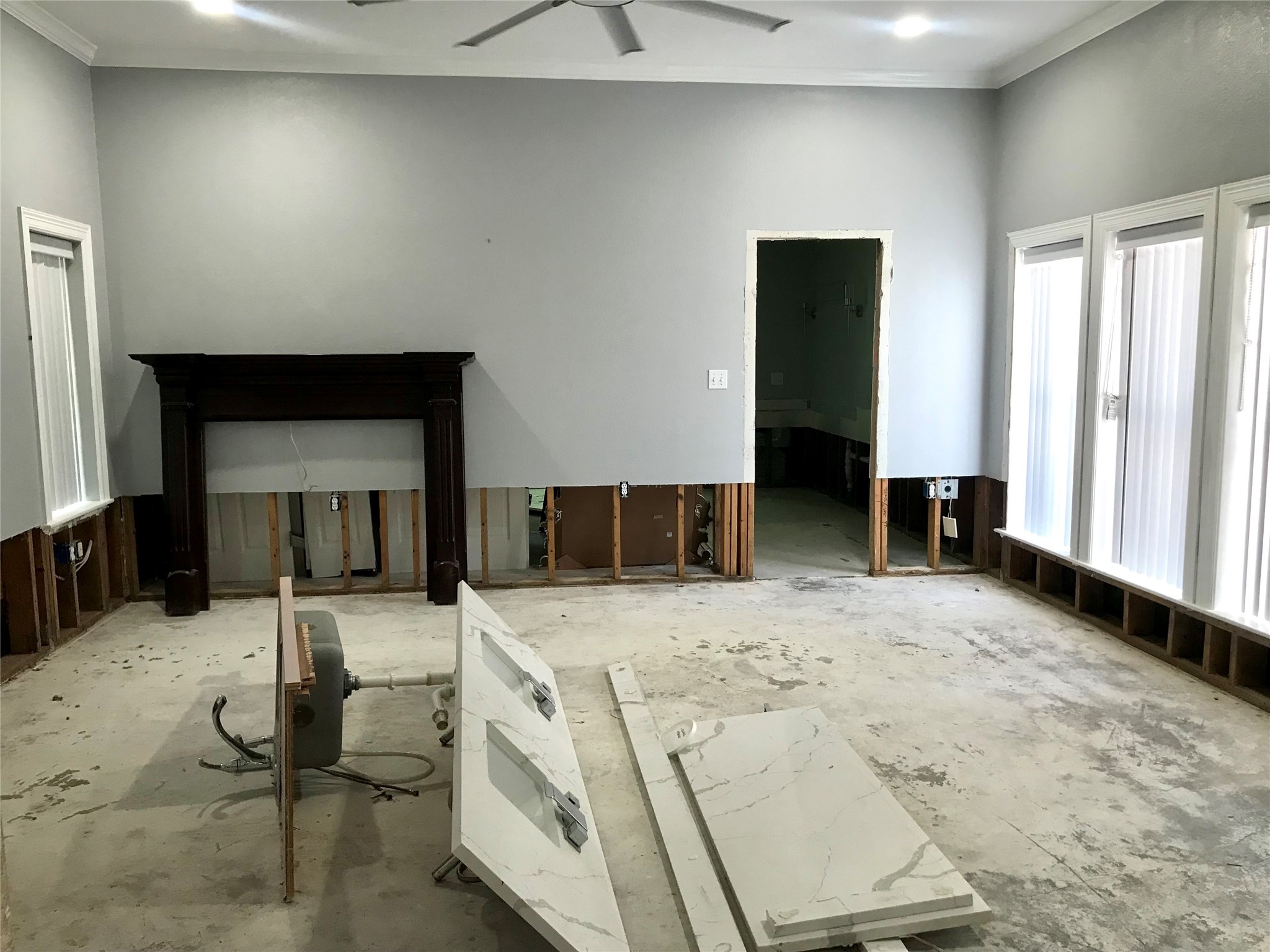 1616 Milian Circle Sweeny, TX 77480 - Photo 10 of 49 a view of living room