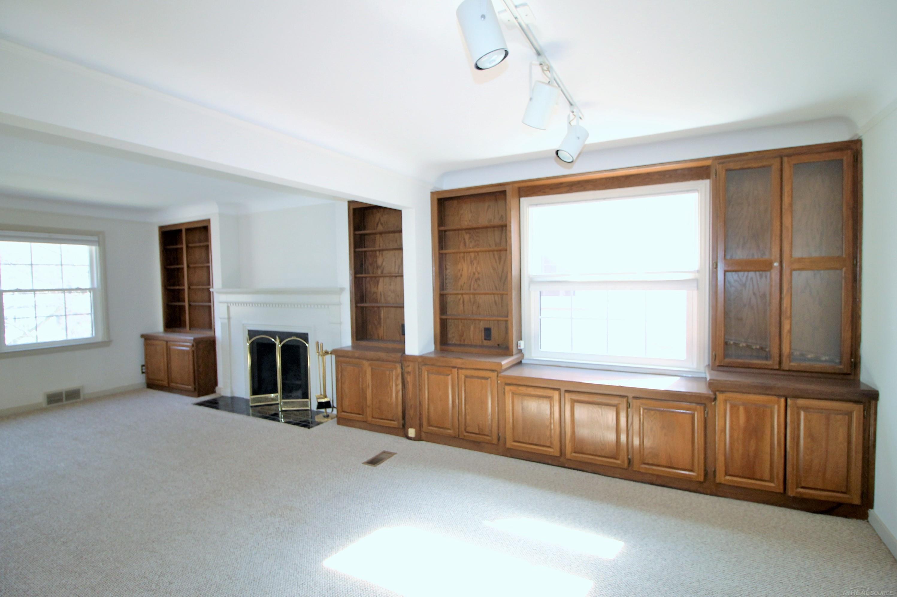 307-309 Rivard Boulevard Grosse Pointe, MI 48230 - Photo 22 of 41 50135199-5710688a-d47a-459e-bd1f-aa204e679ee7.JPG