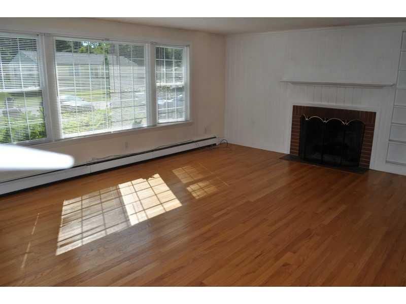 21 Intervale Road Kennebunk, ME 04043 - Photo 9 of 23 Living Room.