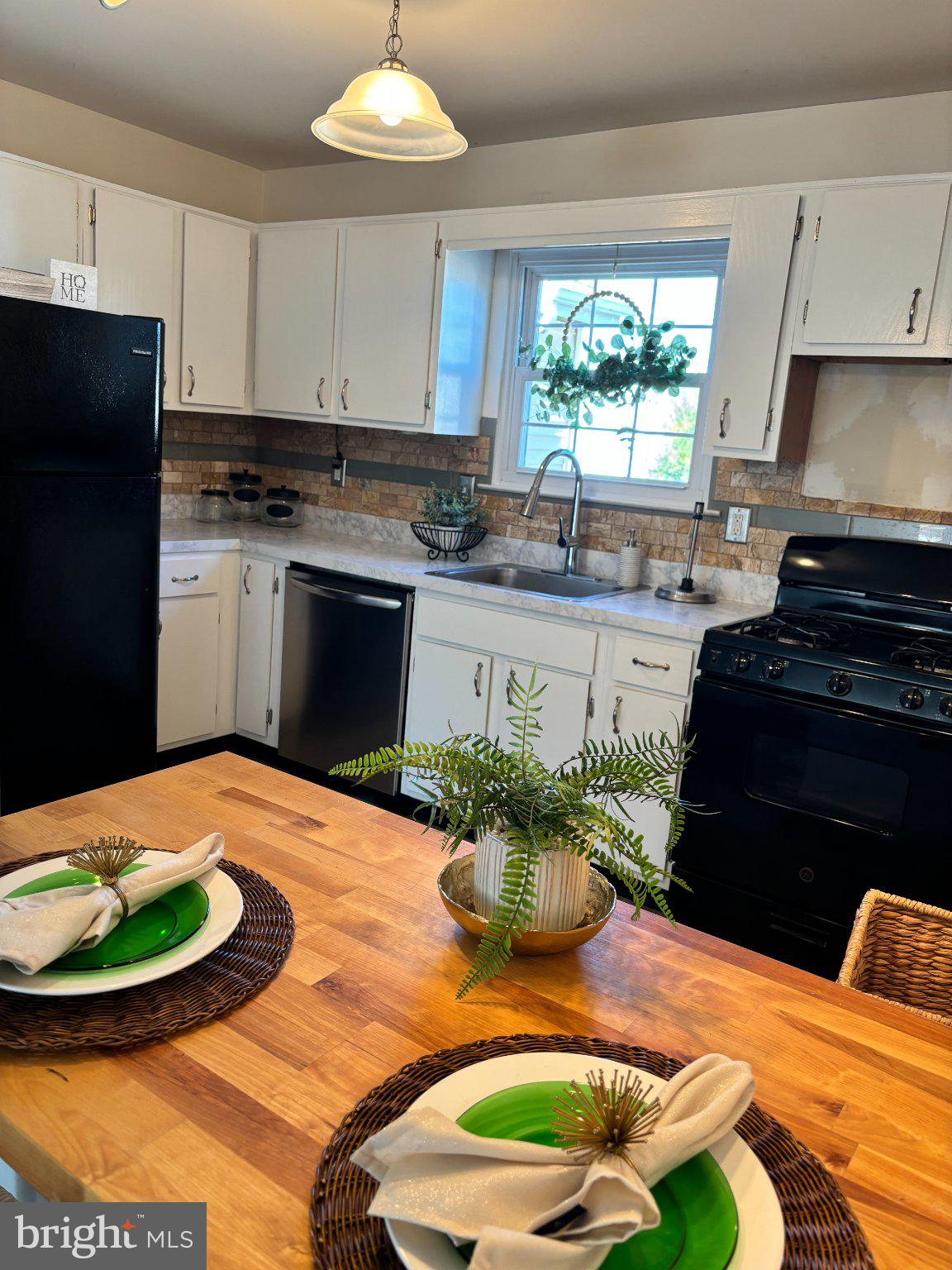 1008 Woodchip Road Lumberton, NJ 08048 - Photo 4 of 9 Charming kitchen with modern touches.