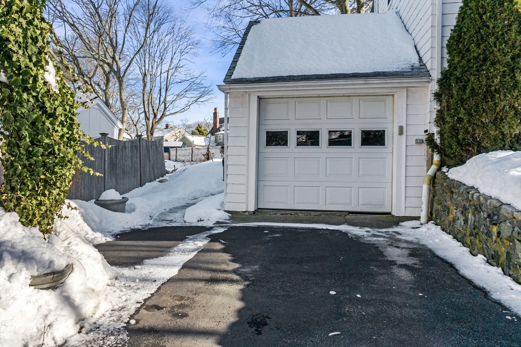 11 Everett Paine Boulevard Marblehead, MA 01945 - Photo 3 of 26 Gallery Image 3