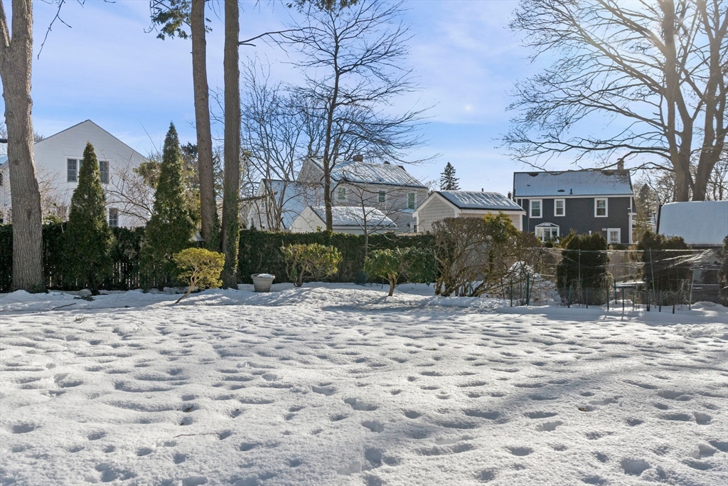 11 Everett Paine Boulevard Marblehead, MA 01945 - Photo 4 of 26 Gallery Image 4