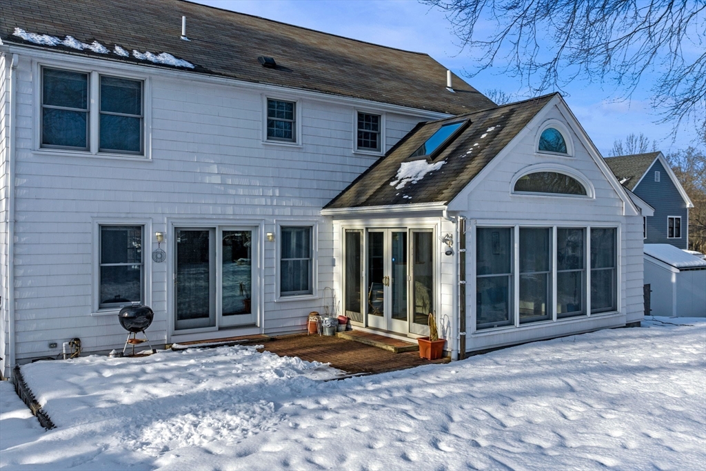 11 Everett Paine Boulevard Marblehead, MA 01945 - Photo 5 of 26 Gallery Image 5