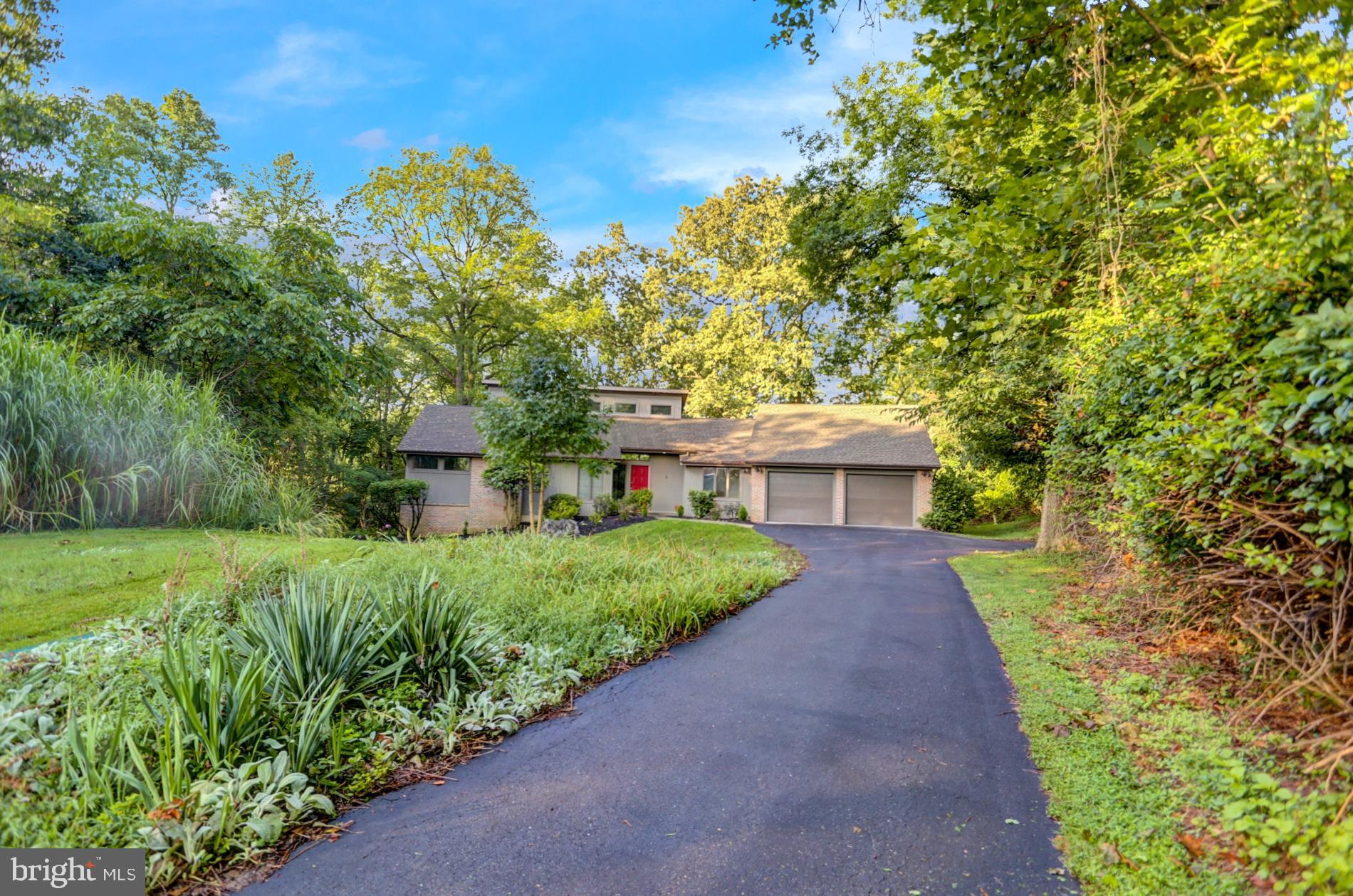 8 Tully Lane Reading, PA 19601 - Photo 2 of 37