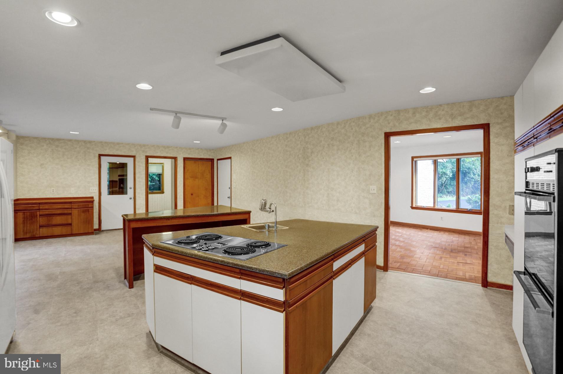 8 Tully Lane Reading, PA 19601 - Photo 12 of 37