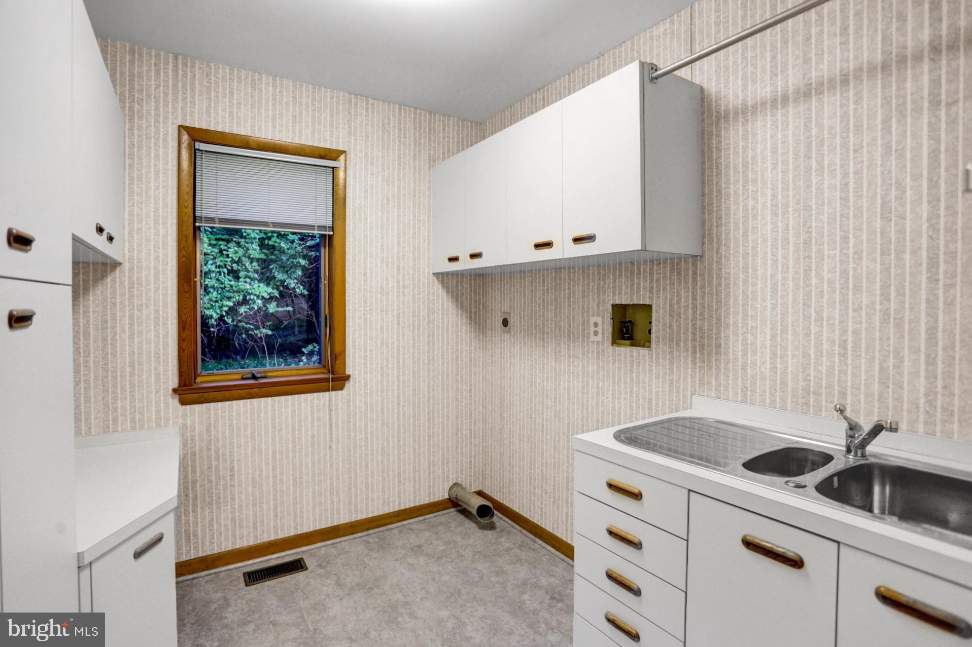 8 Tully Lane Reading, PA 19601 - Photo 13 of 37