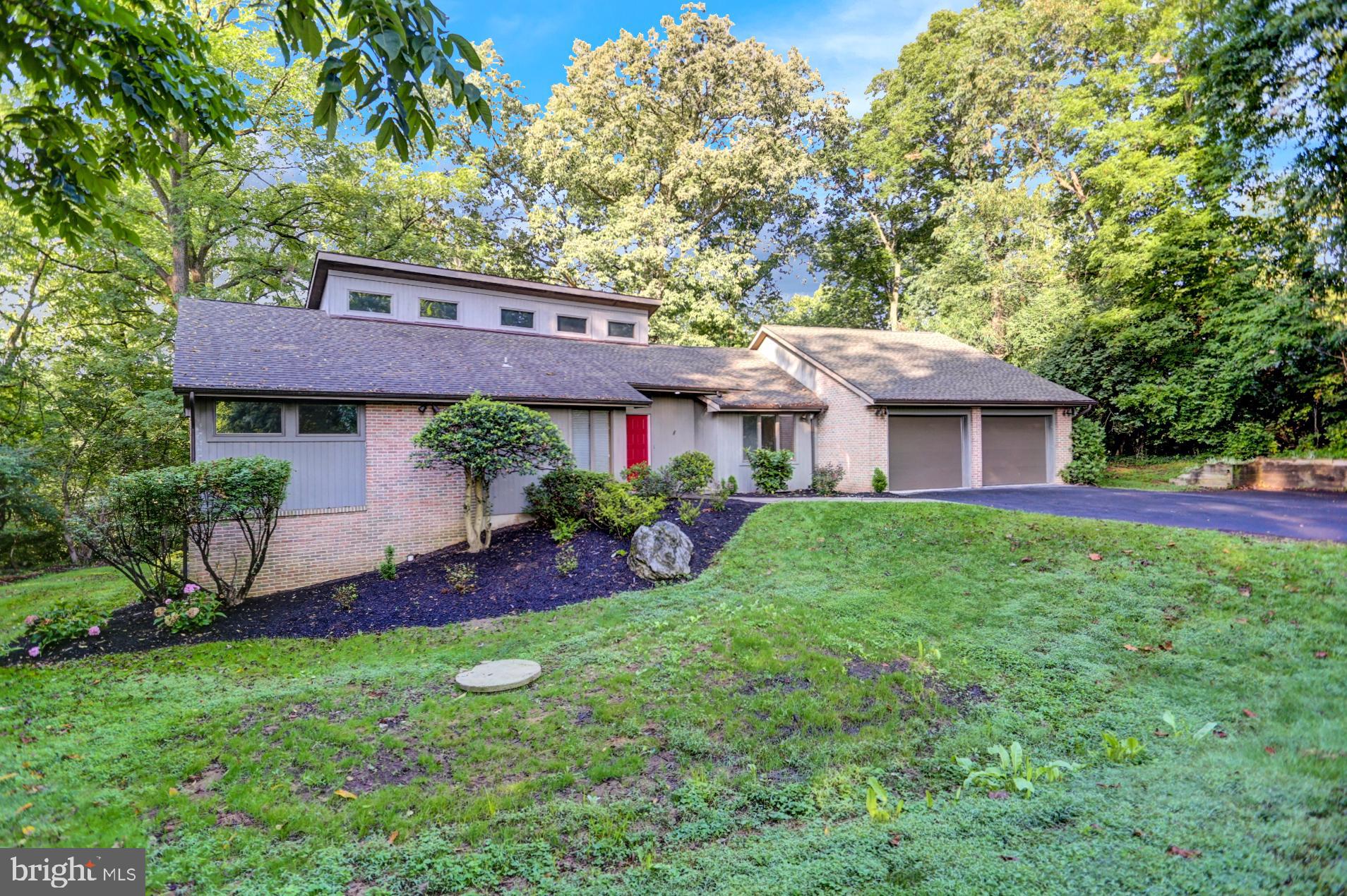 8 Tully Lane Reading, PA 19601 - Photo 3 of 37