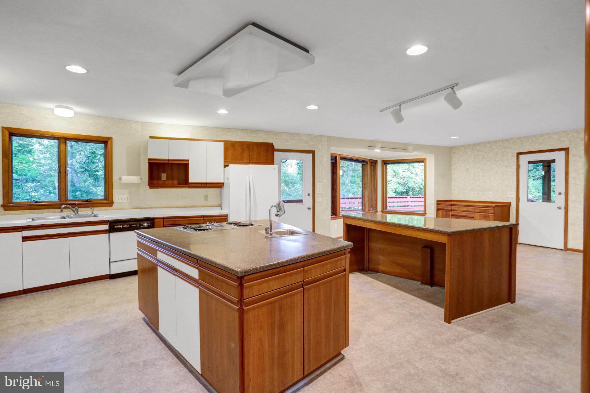 8 Tully Lane Reading, PA 19601 - Photo 9 of 37