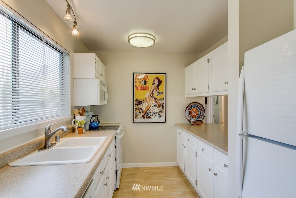 555 Prospect Street, Unit 3 Seattle, WA 98109 - Photo 12 of 23 a bathroom with a sink a mirror and a bathtub