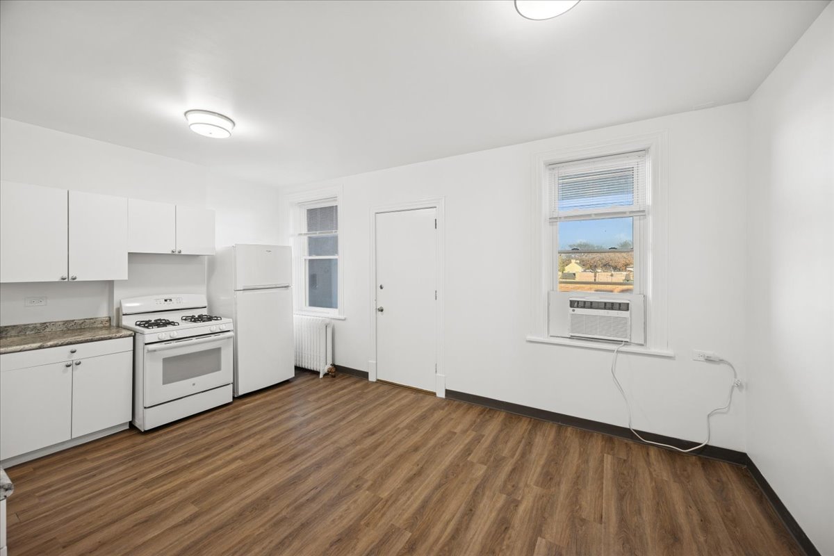 3 East Quincy Street, Unit 2 Riverside, IL 60546 - Photo 18 of 21 a kitchen with a wooden floor and a stove