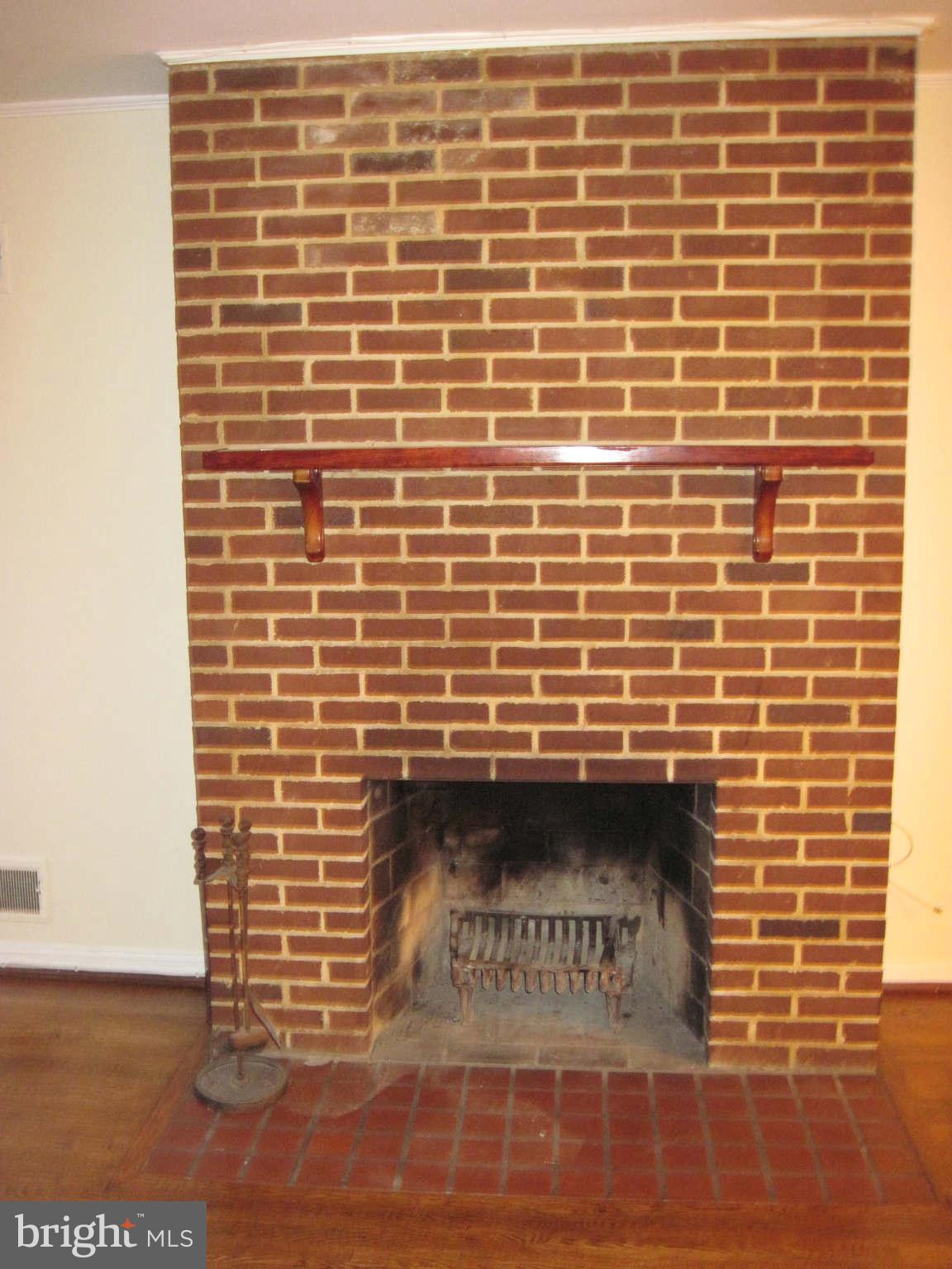 413 5th Street Northeast Washington, DC 20002 - Photo 5 of 21 Living Room