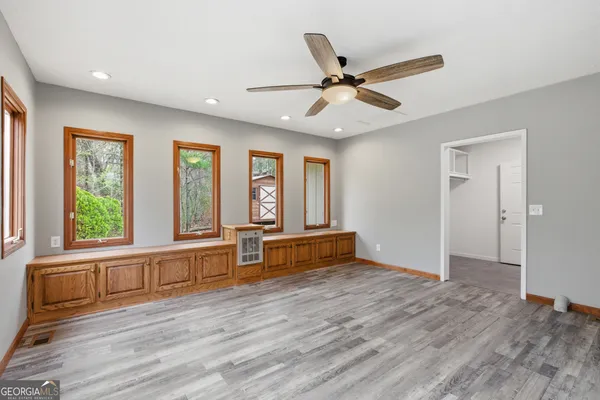 a house view with backyard space
