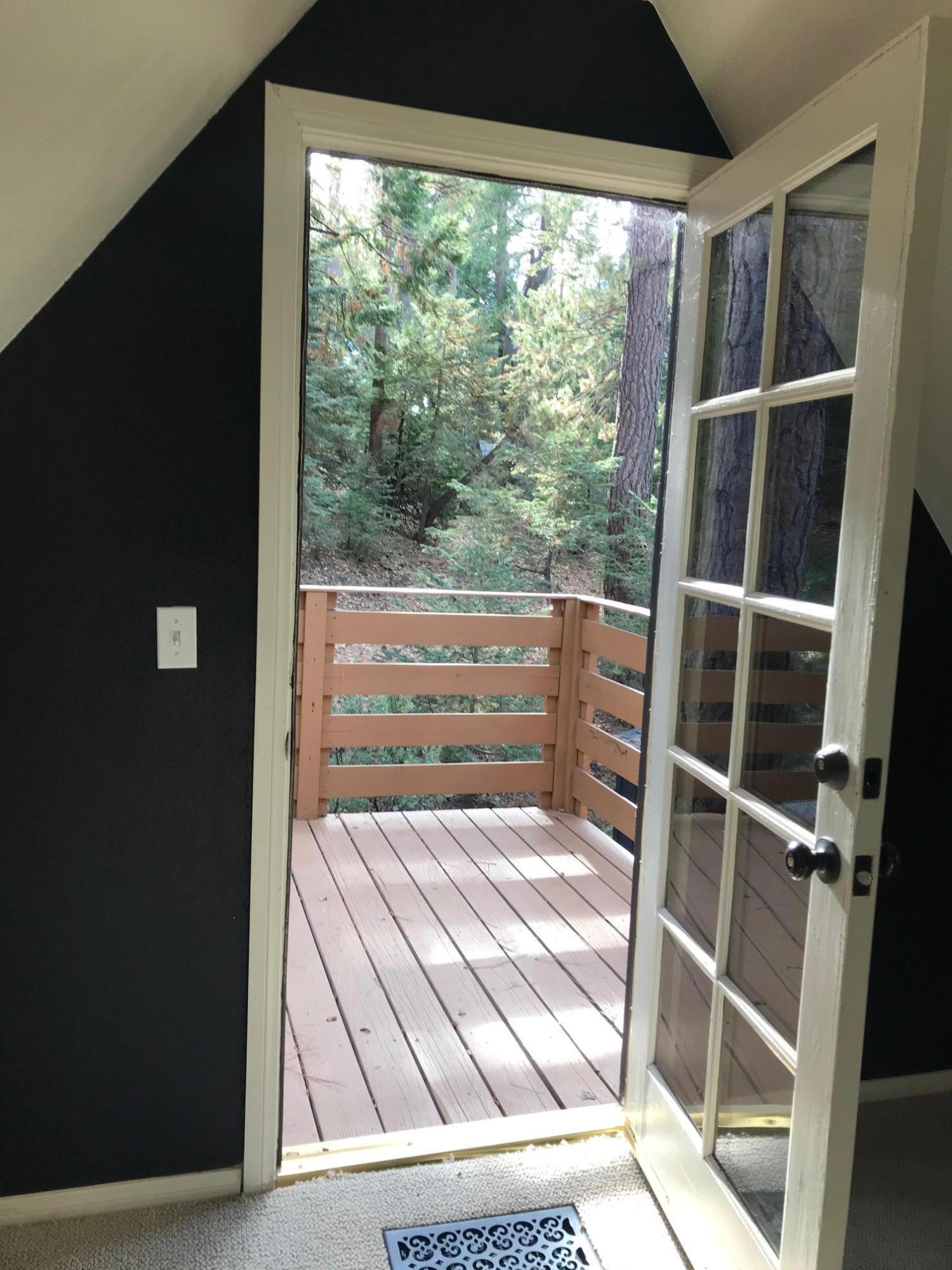 52760 Pine Ridge Road Idyllwild, CA 92549 - Photo 32 of 41 a view of a balcony
