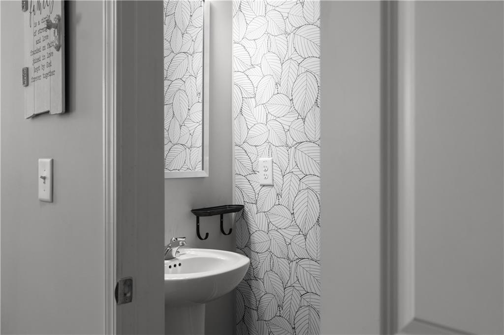 6260 Trickle Bend Atlanta, GA 30349 - Photo 8 of 43