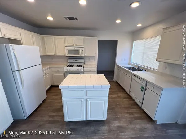$2,001 | 3319 Syvella Court, Las Vegas, NV 89117
