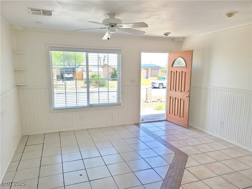 129 Maple Street Henderson, NV 89015 - Photo 3 of 28