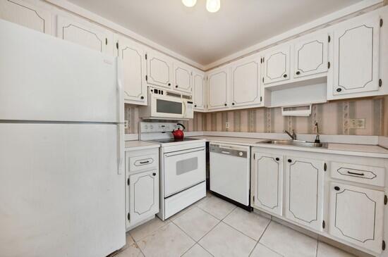 666 Flanders North Delray Beach, FL 33484 - Photo 11 of 20 viewer_177002