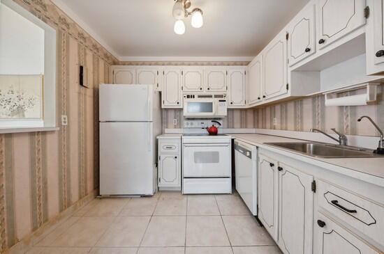 666 Flanders North Delray Beach, FL 33484 - Photo 13 of 20 viewer_5