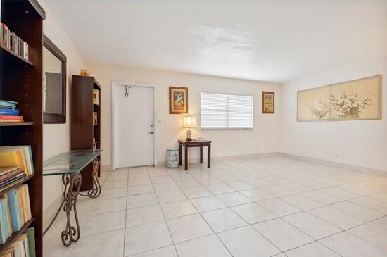 666 Flanders North Delray Beach, FL 33484 - Photo 3 of 20 viewer_165