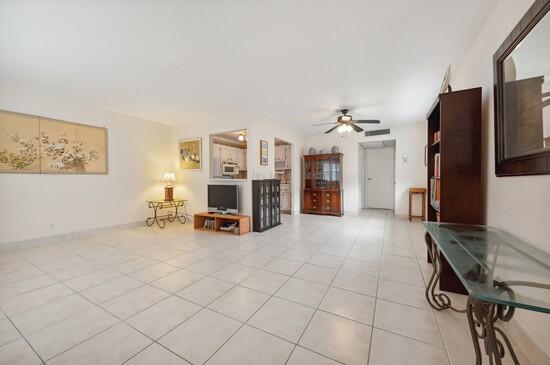 666 Flanders North Delray Beach, FL 33484 - Photo 4 of 20 viewer_93