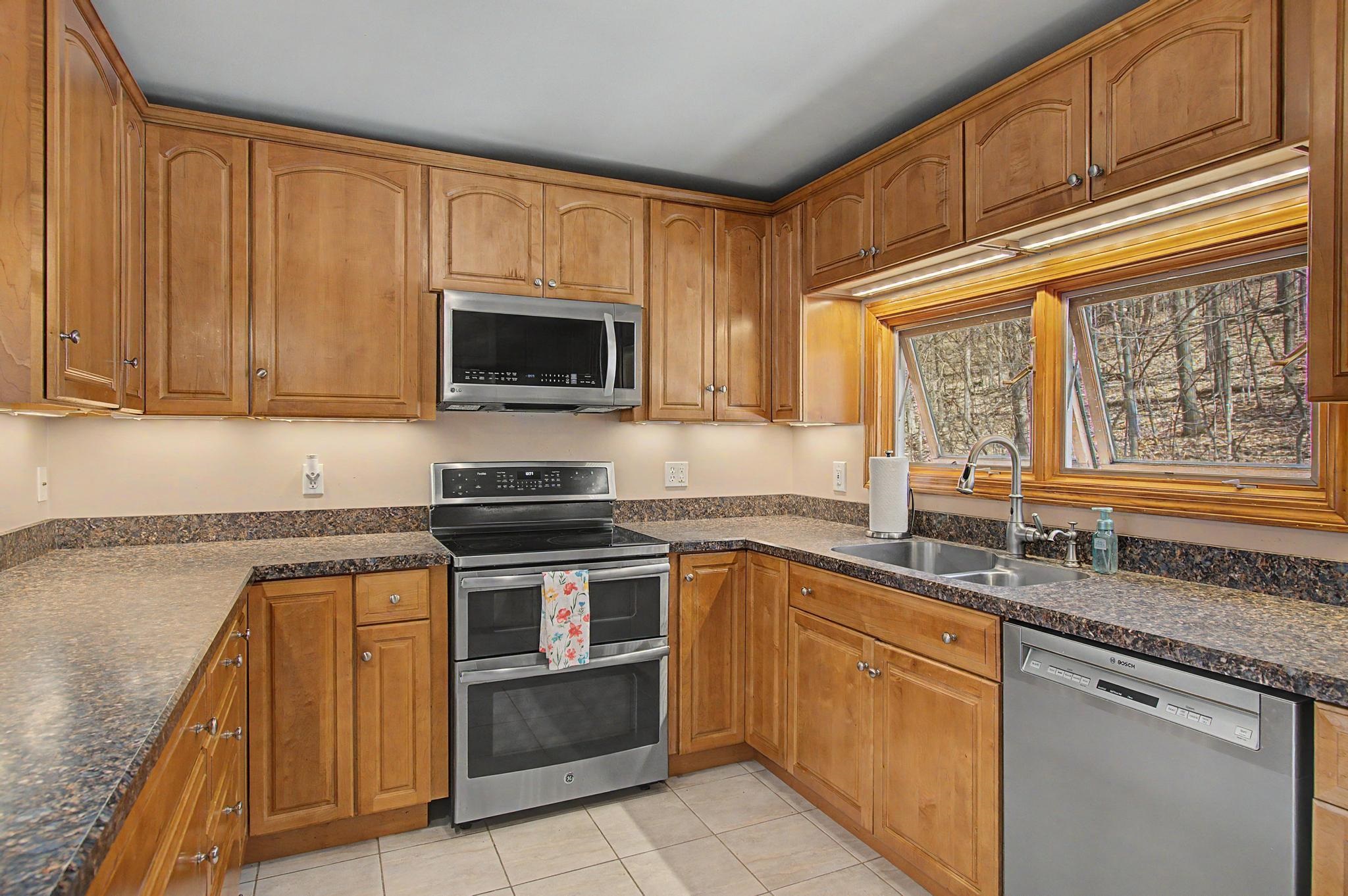 541 Sand Road Colchester, VT 05446 - Photo 6 of 53