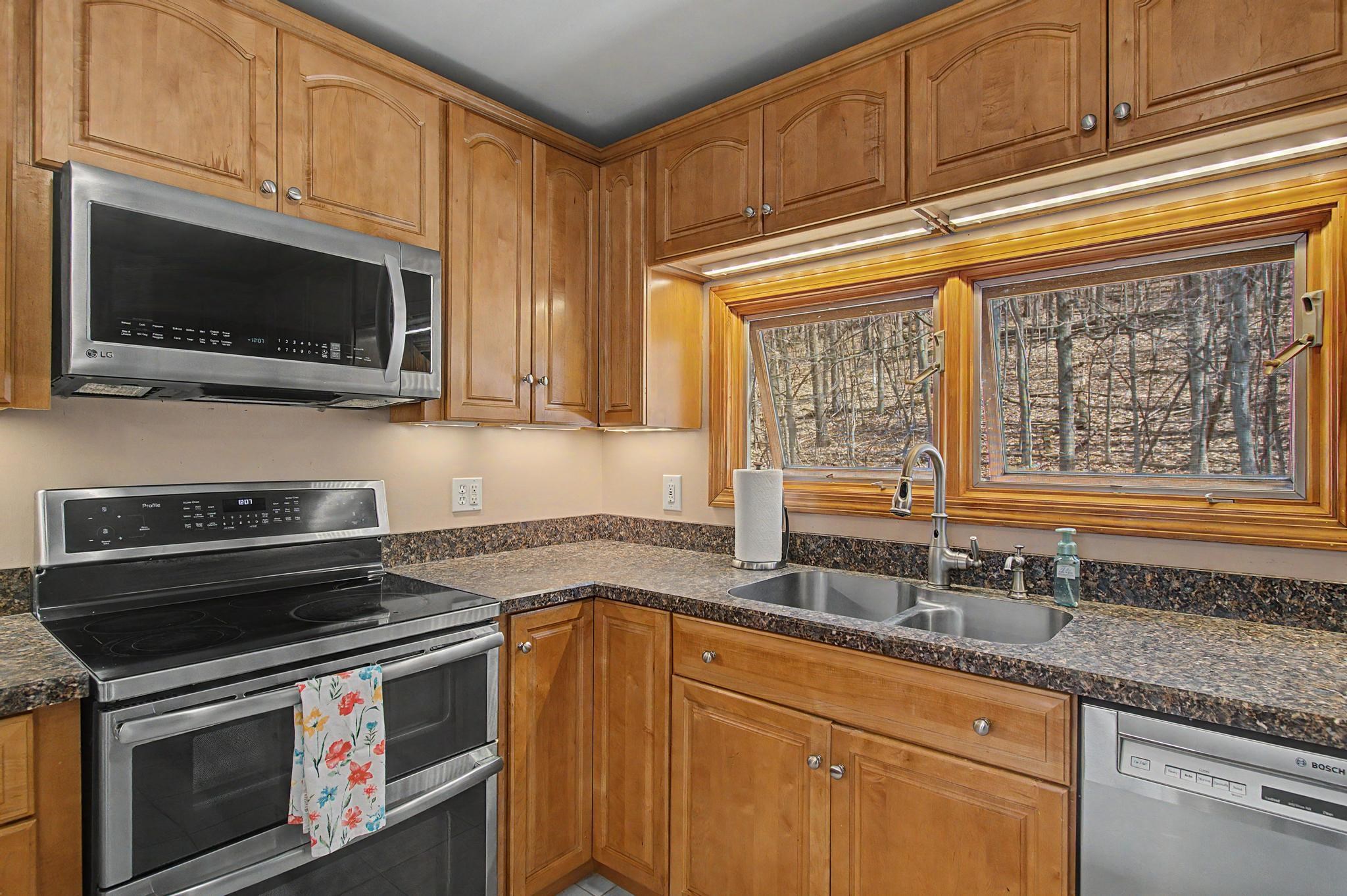 541 Sand Road Colchester, VT 05446 - Photo 7 of 53