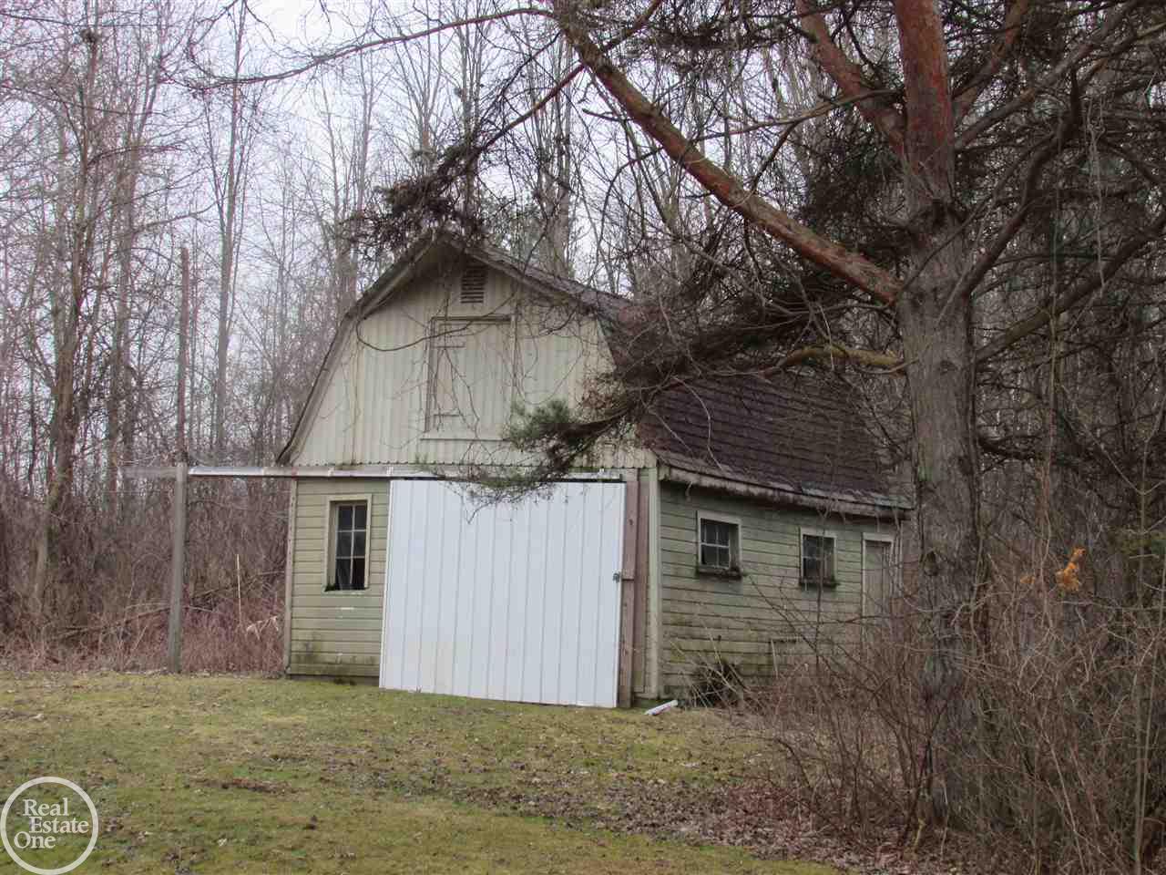 10175 Big Hand Road Columbus, MI 48063 - Photo 3 of 25 31283262-2.JPG