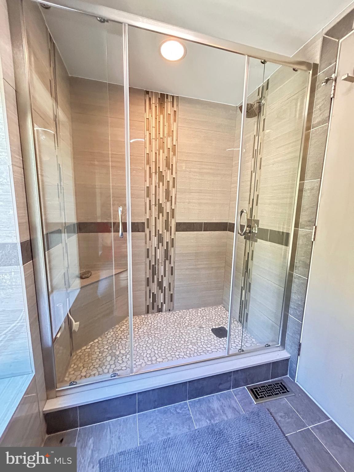 3906 Oaklawn Road Fort Washington, MD 20744 - Photo 10 of 39 Bathroom shower on main level