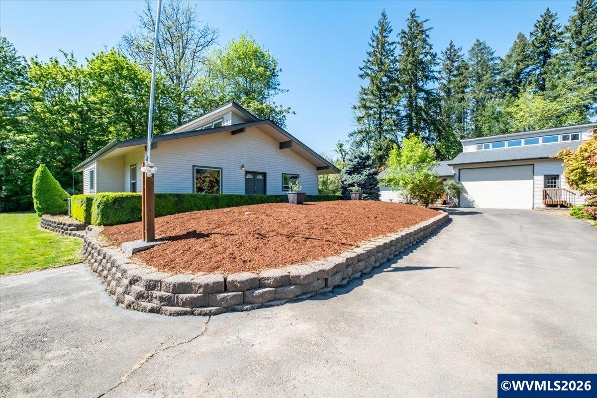 604 West Central Street Gates, OR 97346 - Photo 3 of 50