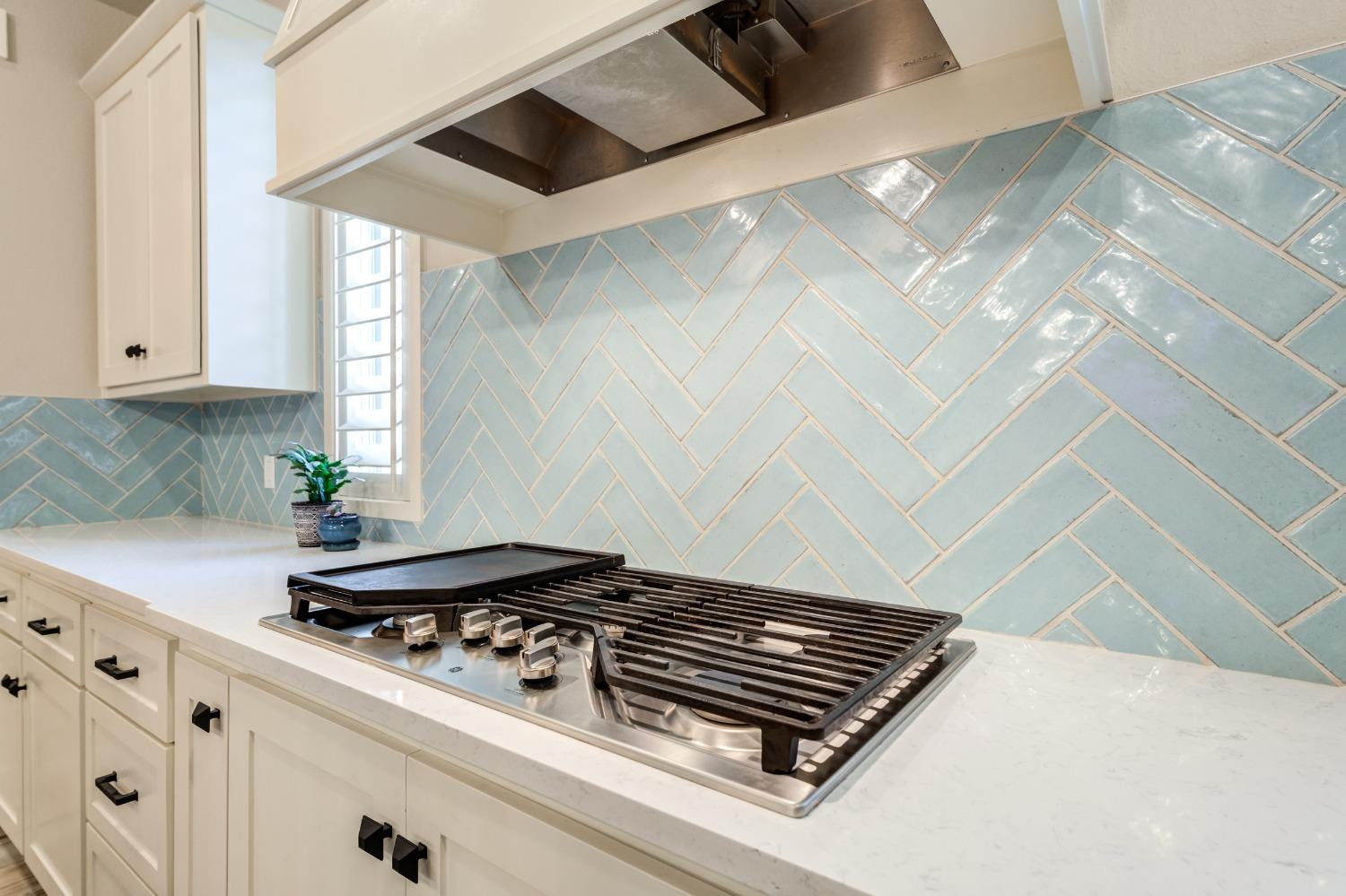 4908 109th Place Lubbock, TX 79424 - Photo 8 of 44 a close up of a stove top oven