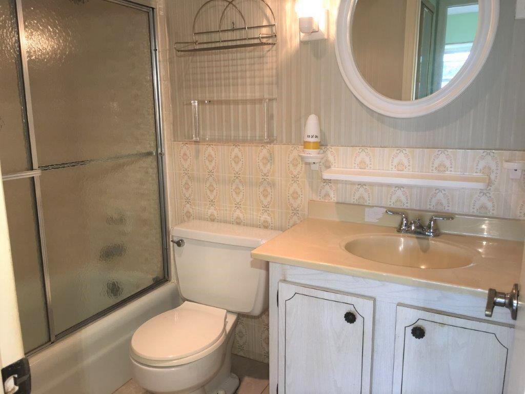 1271 Northwest 13th Street, Unit 355E Boca Raton, FL 33486 - Photo 15 of 22 Bathroom