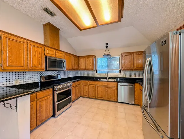 $2,250 | 14929 Red River Drive, Corpus Christi, TX 78410