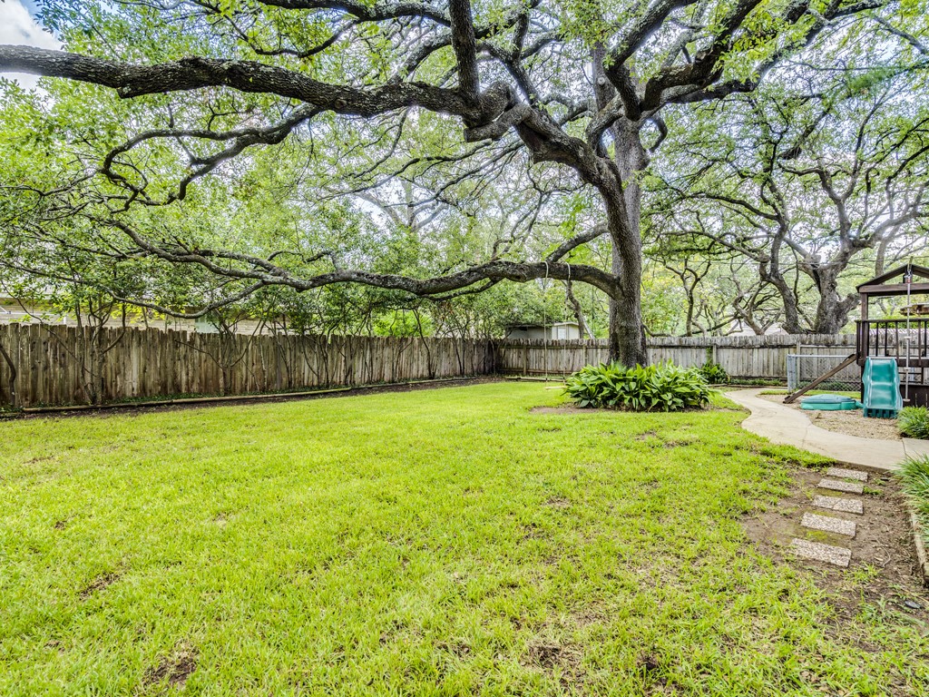11405 Pyreneese Drive Austin, TX 78759 - Photo 33 of 37