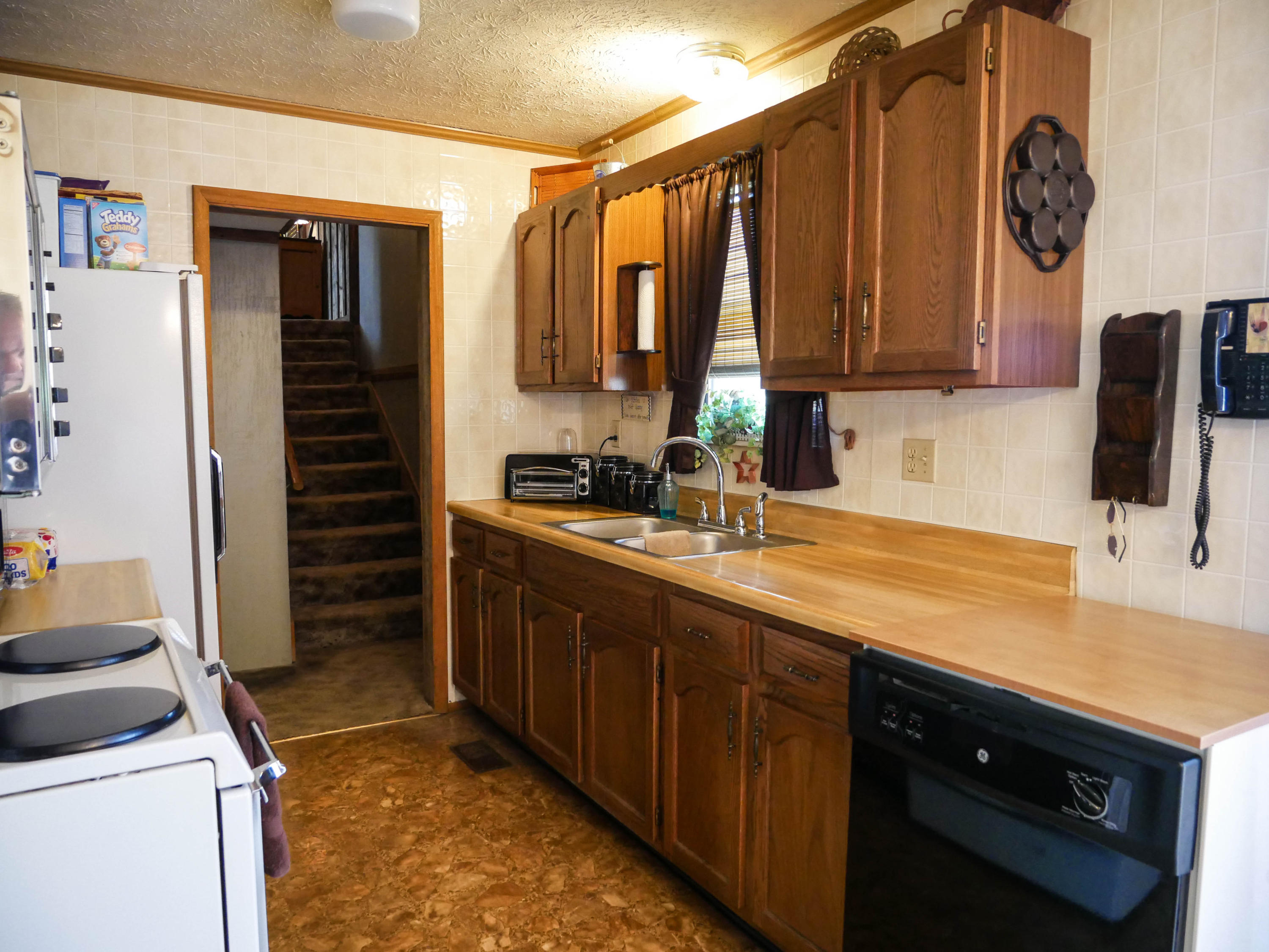 377 Sinking Springs Road Clinton, TN 37716 - Photo 23 of 38 P1030100