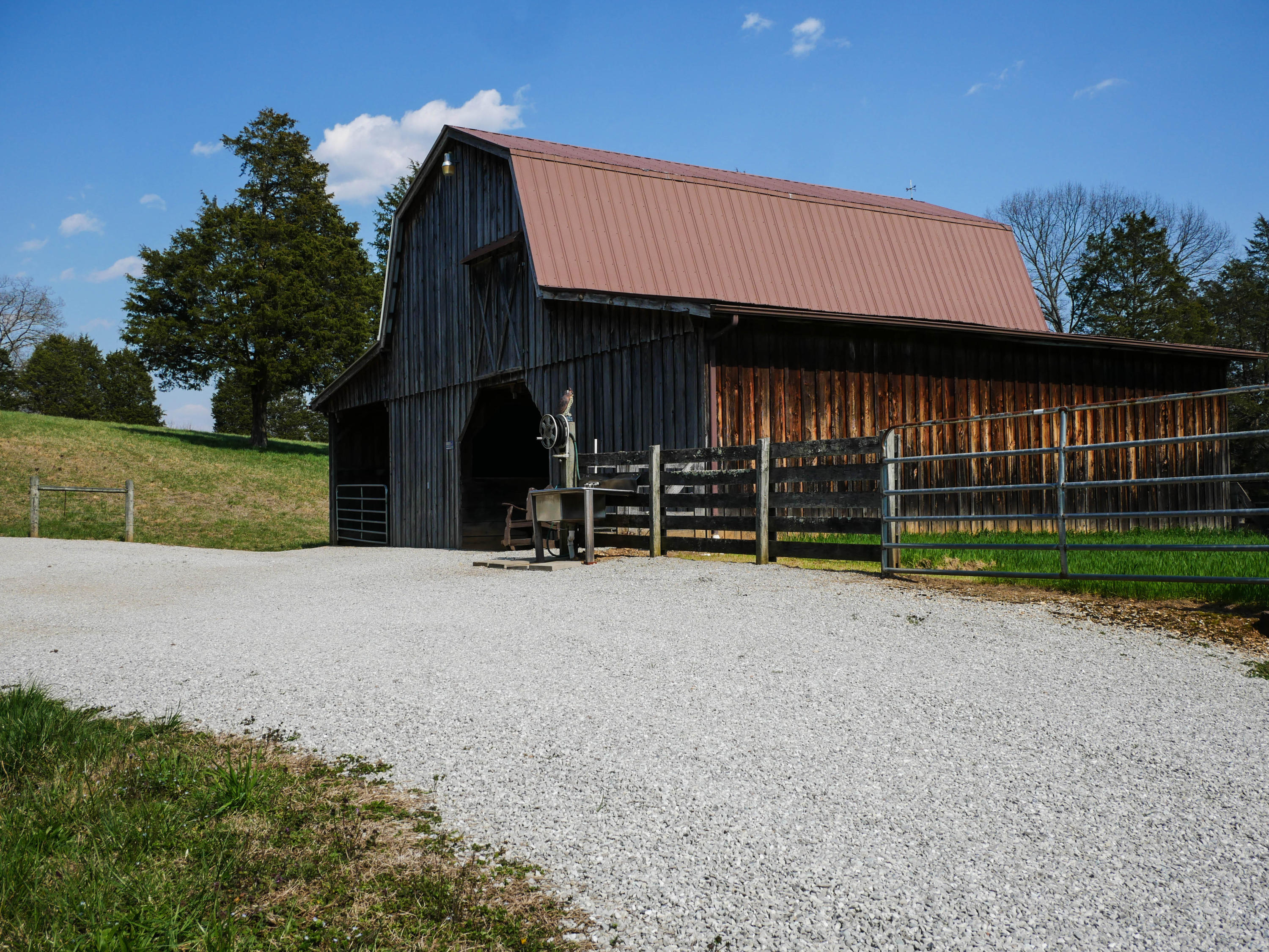 377 Sinking Springs Road Clinton, TN 37716 - Photo 8 of 38 P1030071
