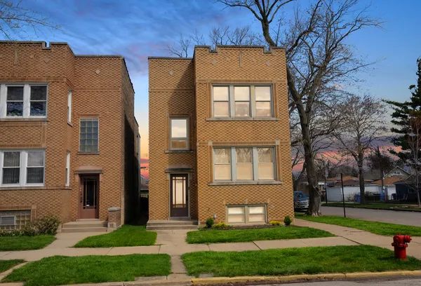 $2,000 | 5200 West Winona Street, Unit G, Chicago, IL 60630