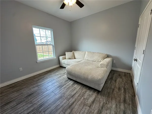 $2,200 | 148 North 9th Street, Aransas Pass, TX 78336