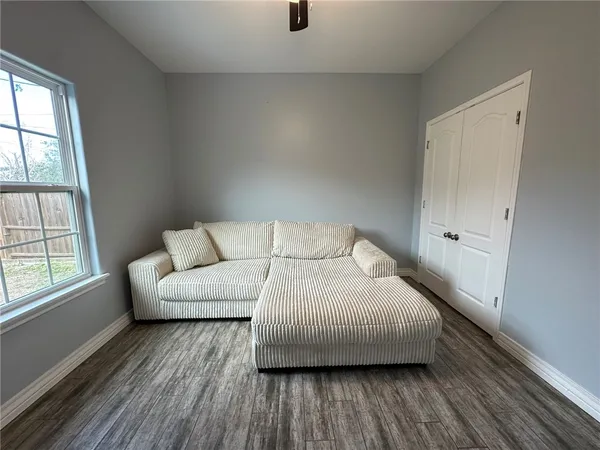 $2,200 | 148 North 9th Street, Aransas Pass, TX 78336
