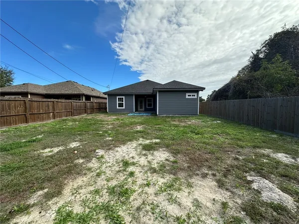 $2,200 | 148 North 9th Street, Aransas Pass, TX 78336