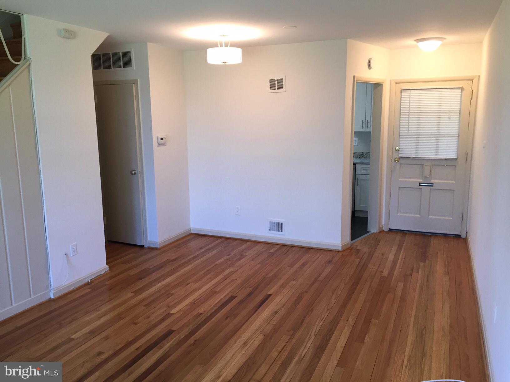 5354 Pooks Hill Road, Unit 302 Bethesda, MD 20814 - Photo 5 of 20 Living / Dining room