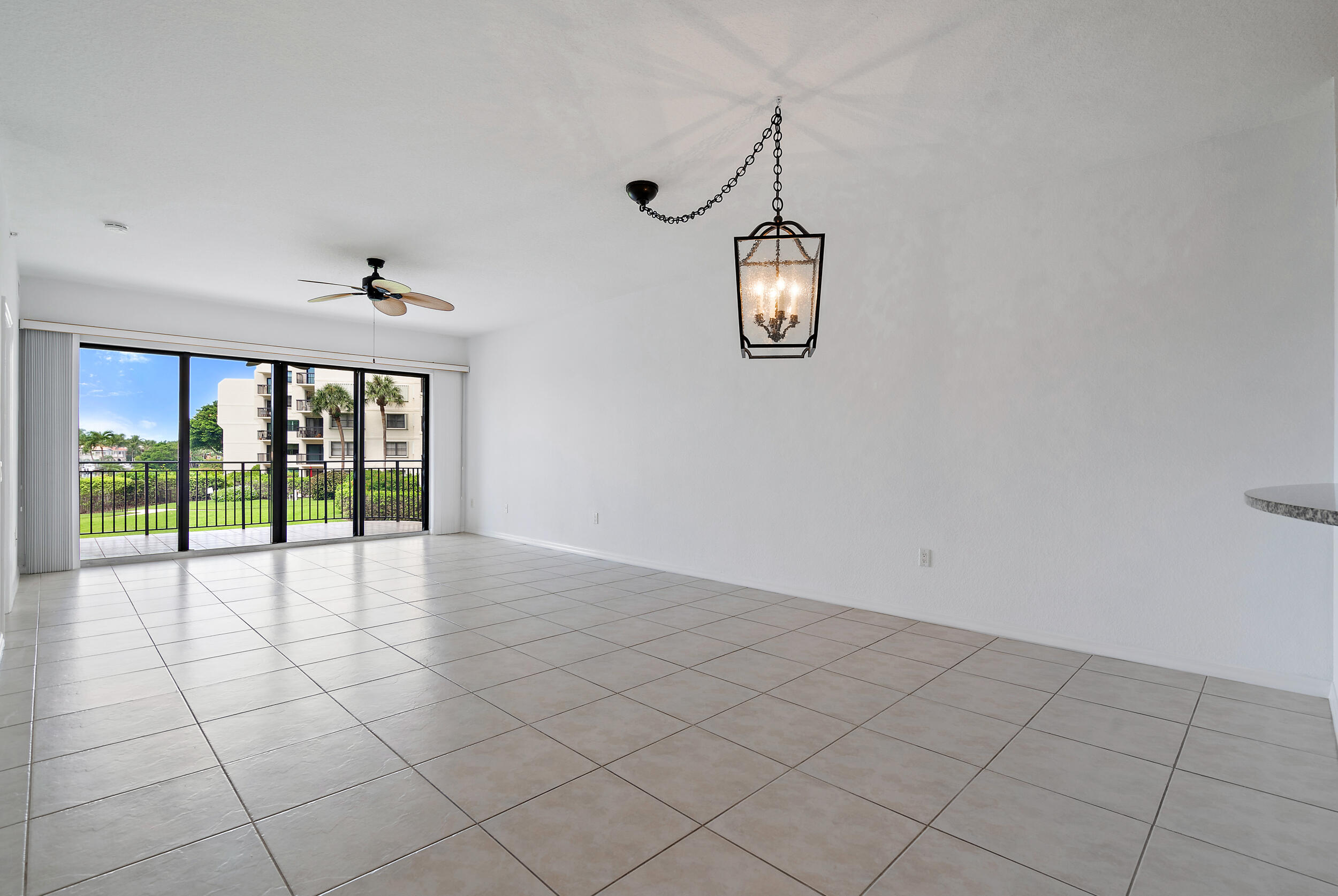 370 Golfview Road, Unit 203 North Palm Beach, FL 33408 - Photo 4 of 22 Dining