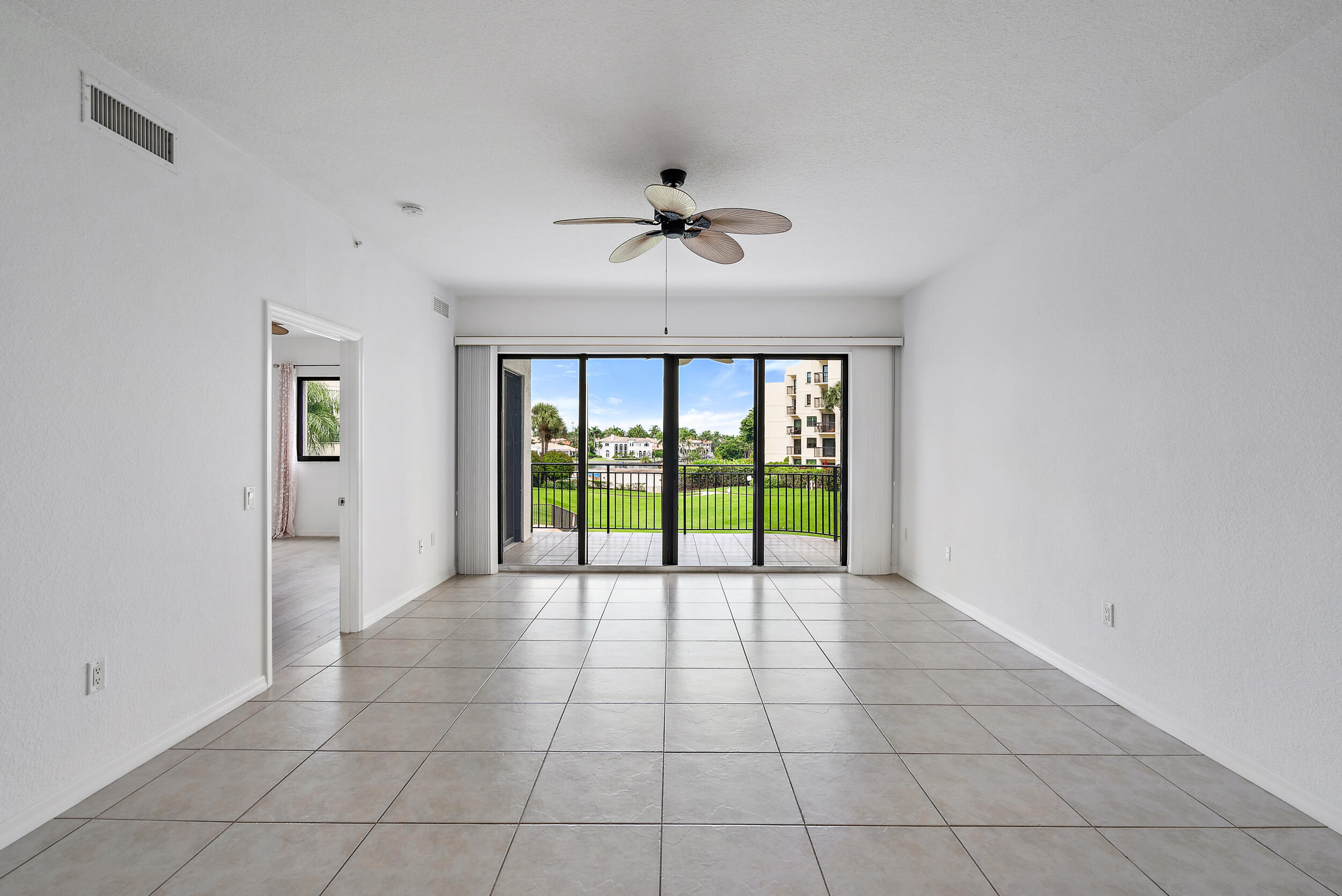 370 Golfview Road, Unit 203 North Palm Beach, FL 33408 - Photo 8 of 22 Living Room