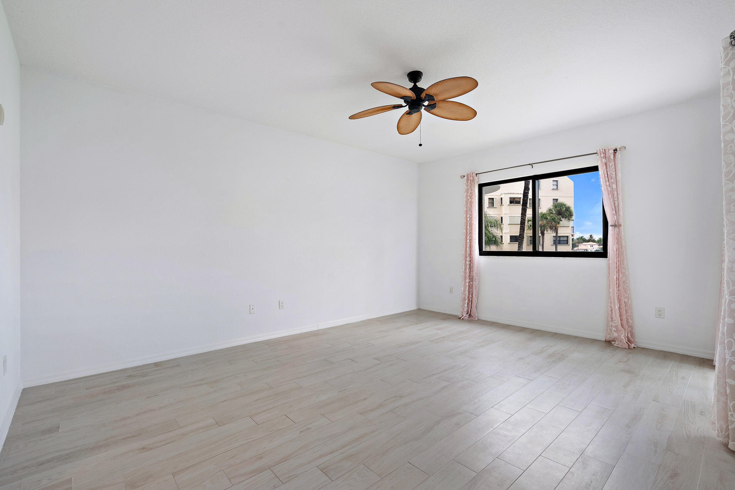 370 Golfview Road, Unit 203 North Palm Beach, FL 33408 - Photo 10 of 22 Master Bedroom