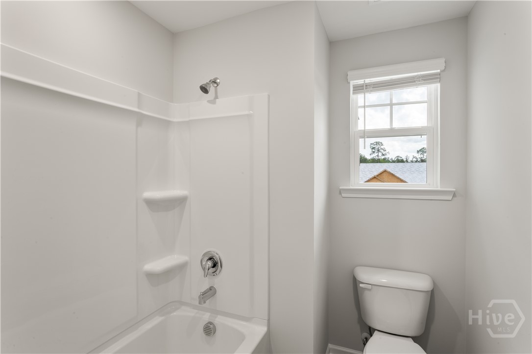 18 Blues Drive Pooler, GA 31322 - Photo 27 of 40 2nd Bathroom Upstairs