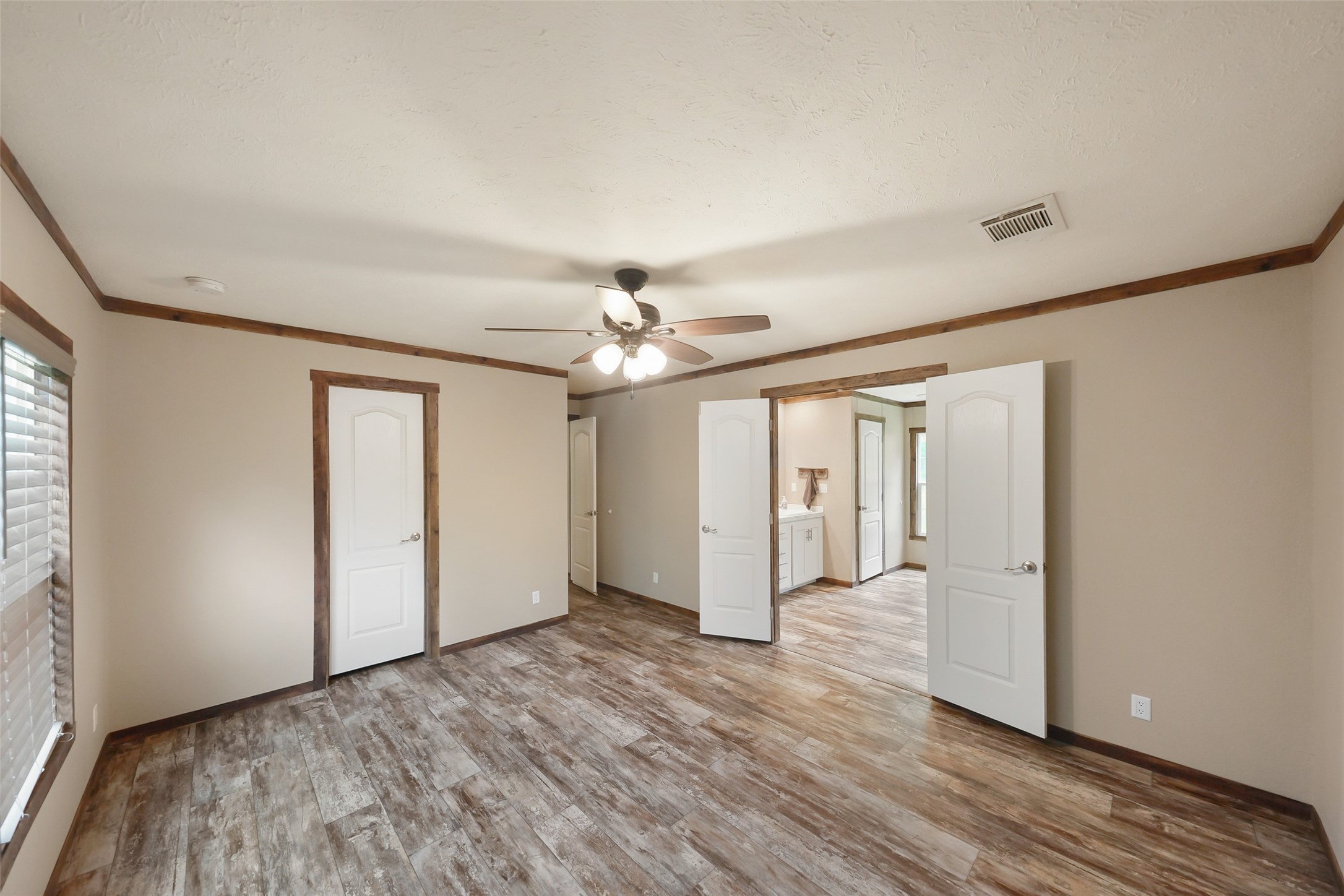 577 Winding River Road South Oakhurst, TX 77359 - Photo 16 of 44 Primary Bedroom