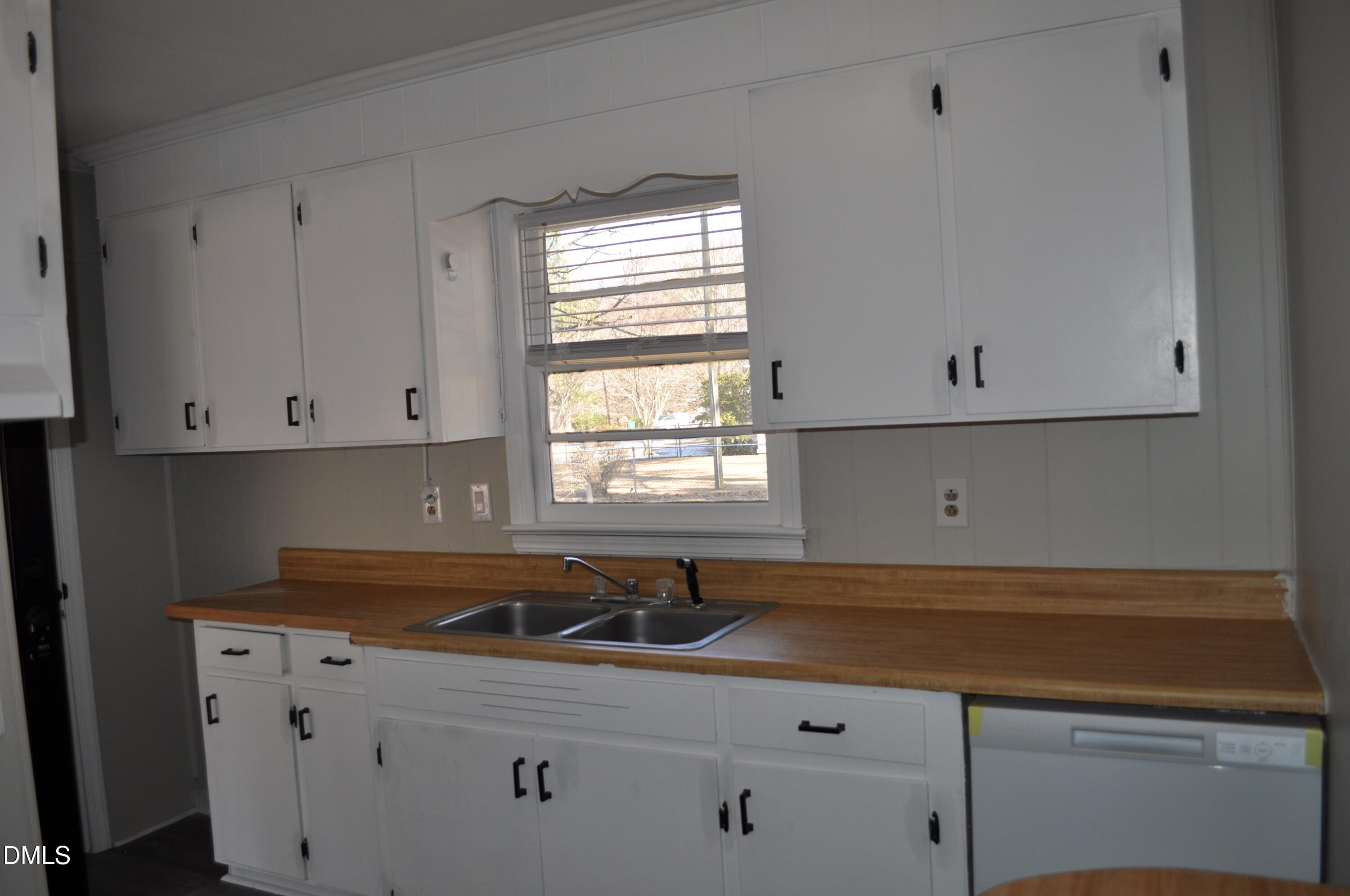 403 Huntington Road Tarboro, NC 27886 - Photo 19 of 42 a kitchen with granite countertop white cabinets and a sink