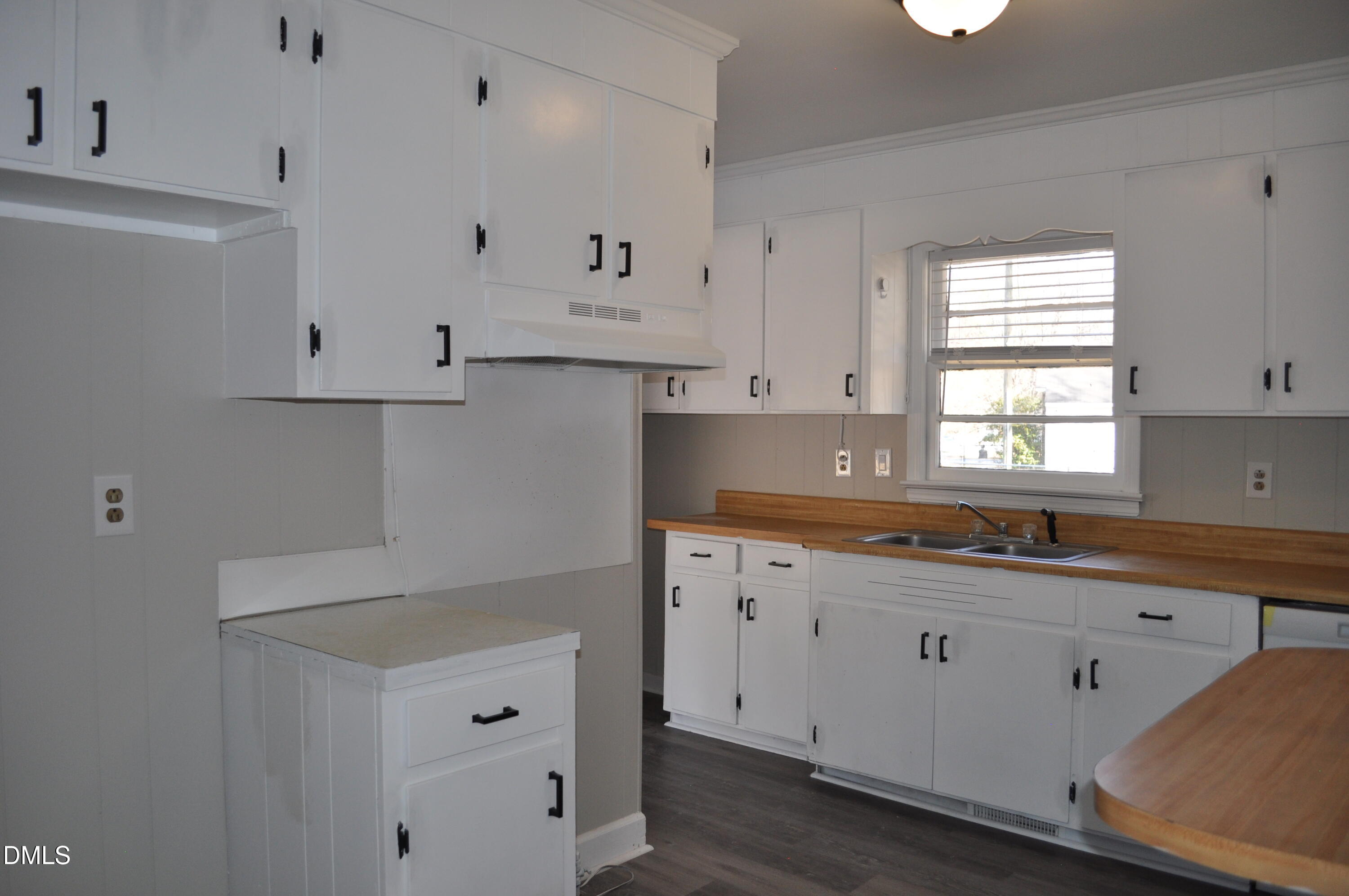 403 Huntington Road Tarboro, NC 27886 - Photo 21 of 42 a kitchen with white cabinets and window