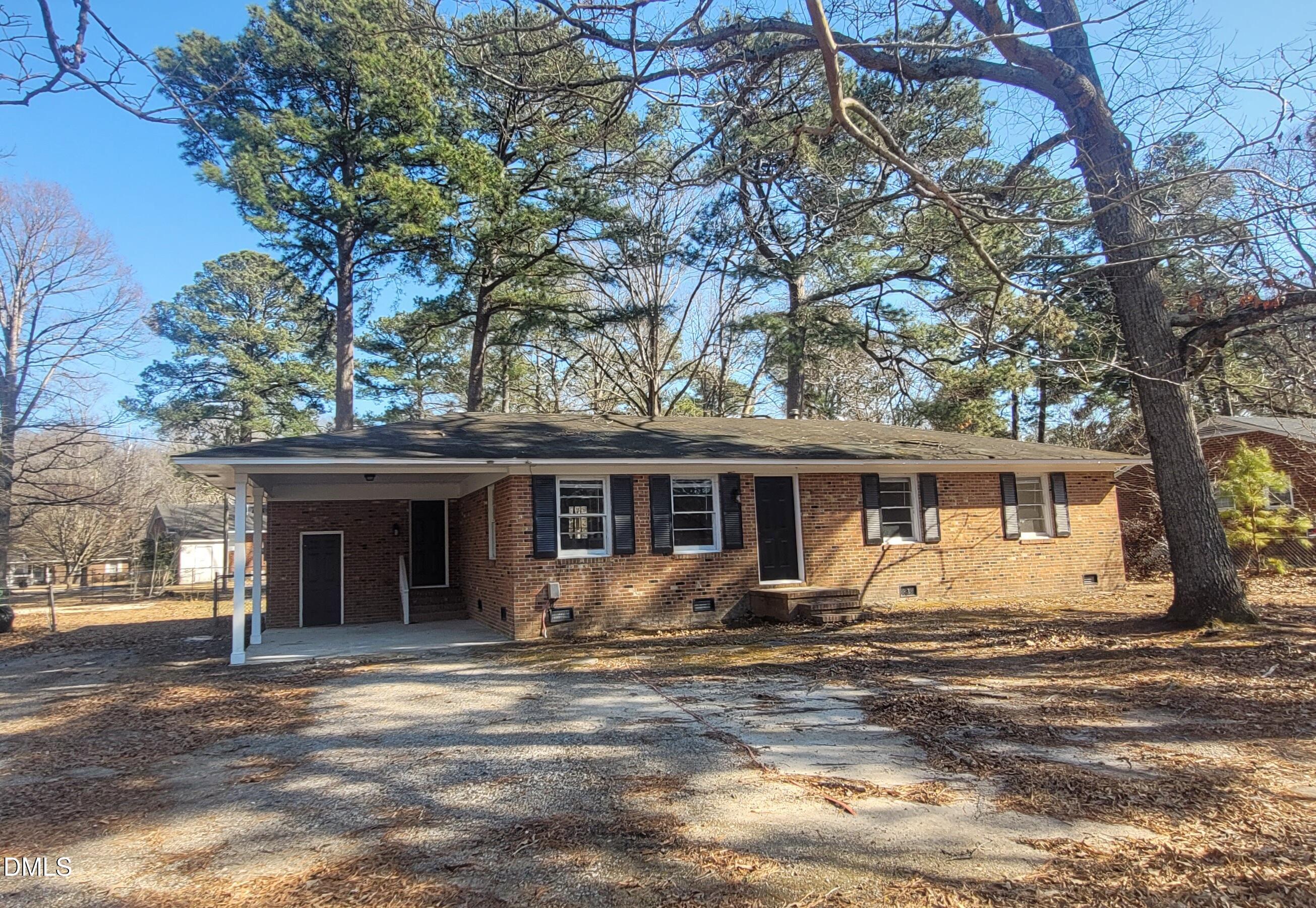 403 Huntington Road Tarboro, NC 27886 - Photo 5 of 42 a front view of a house with yard