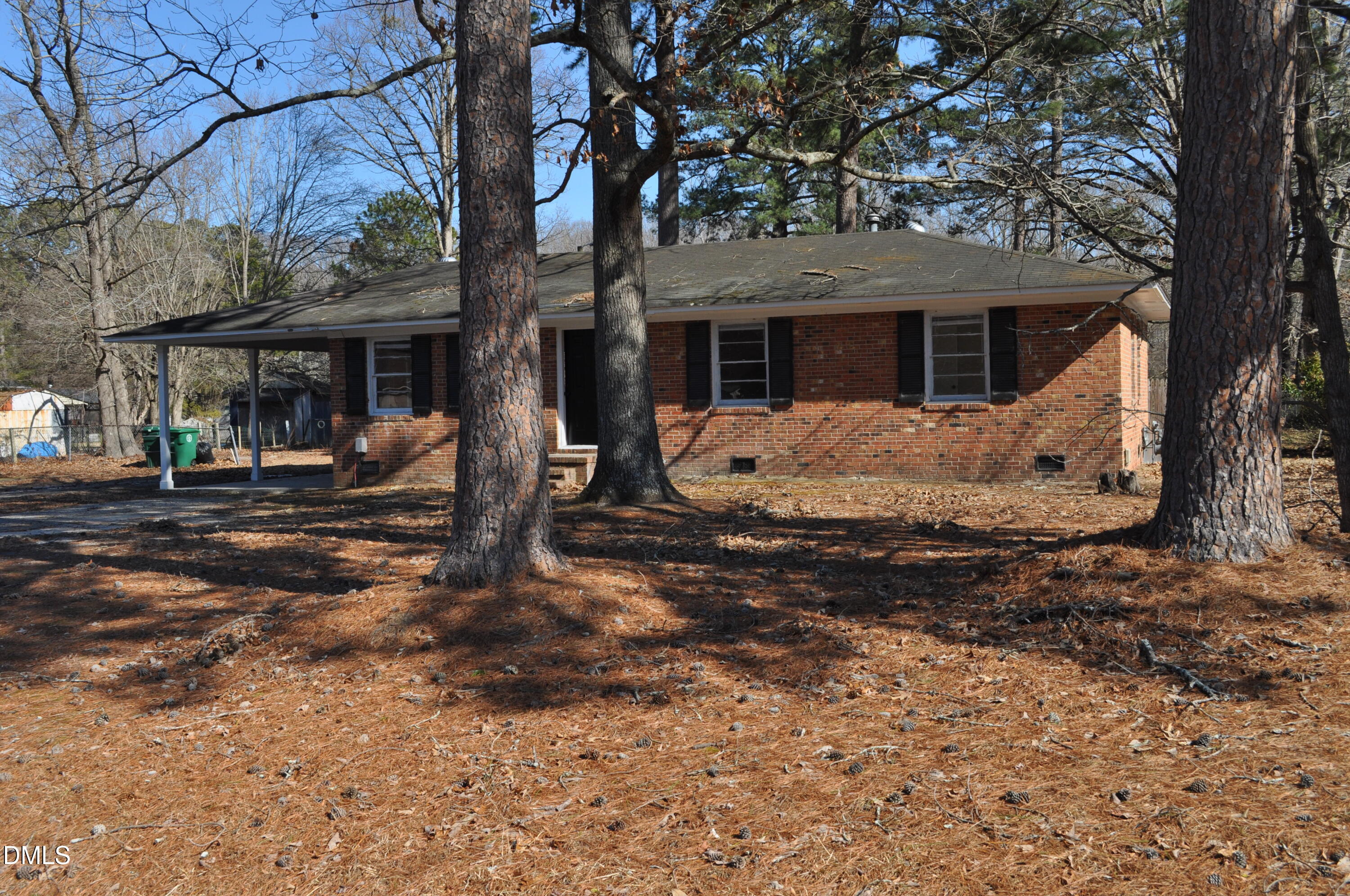 403 Huntington Road Tarboro, NC 27886 - Photo 9 of 42 a front view of a house with garden