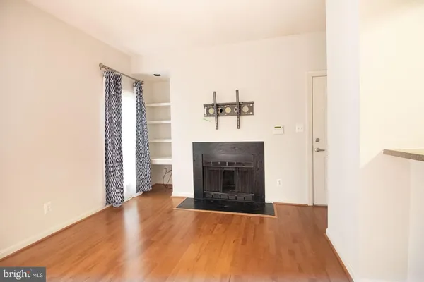 $1,950 | 3908 Penderview Drive, Unit 628, Fairfax, VA 22033